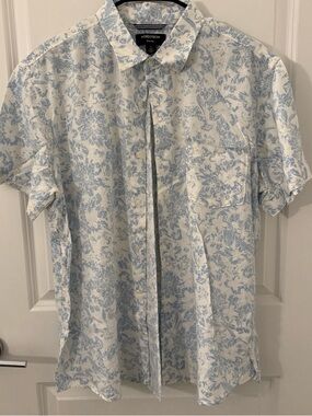 Nordstrom Light Blue and White Floral Short-Sleeve Button-Up Shirt